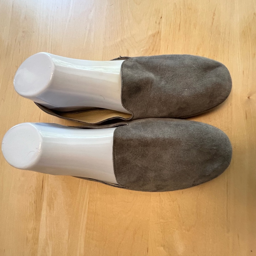Eileen Fisher Women’s Gray Suede Slippers - Picture 2 of 7